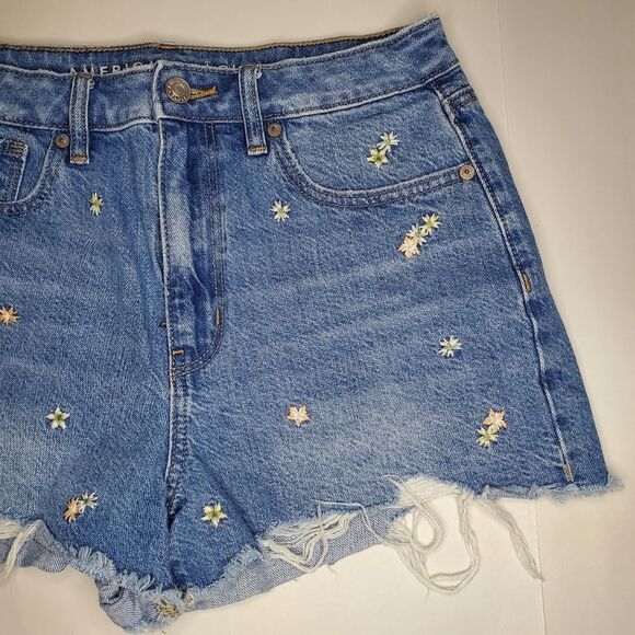 American Eagle High Rise Floral Embroidered Distressed Denim Mom Shorts Size 6 - Picture 3 of 12